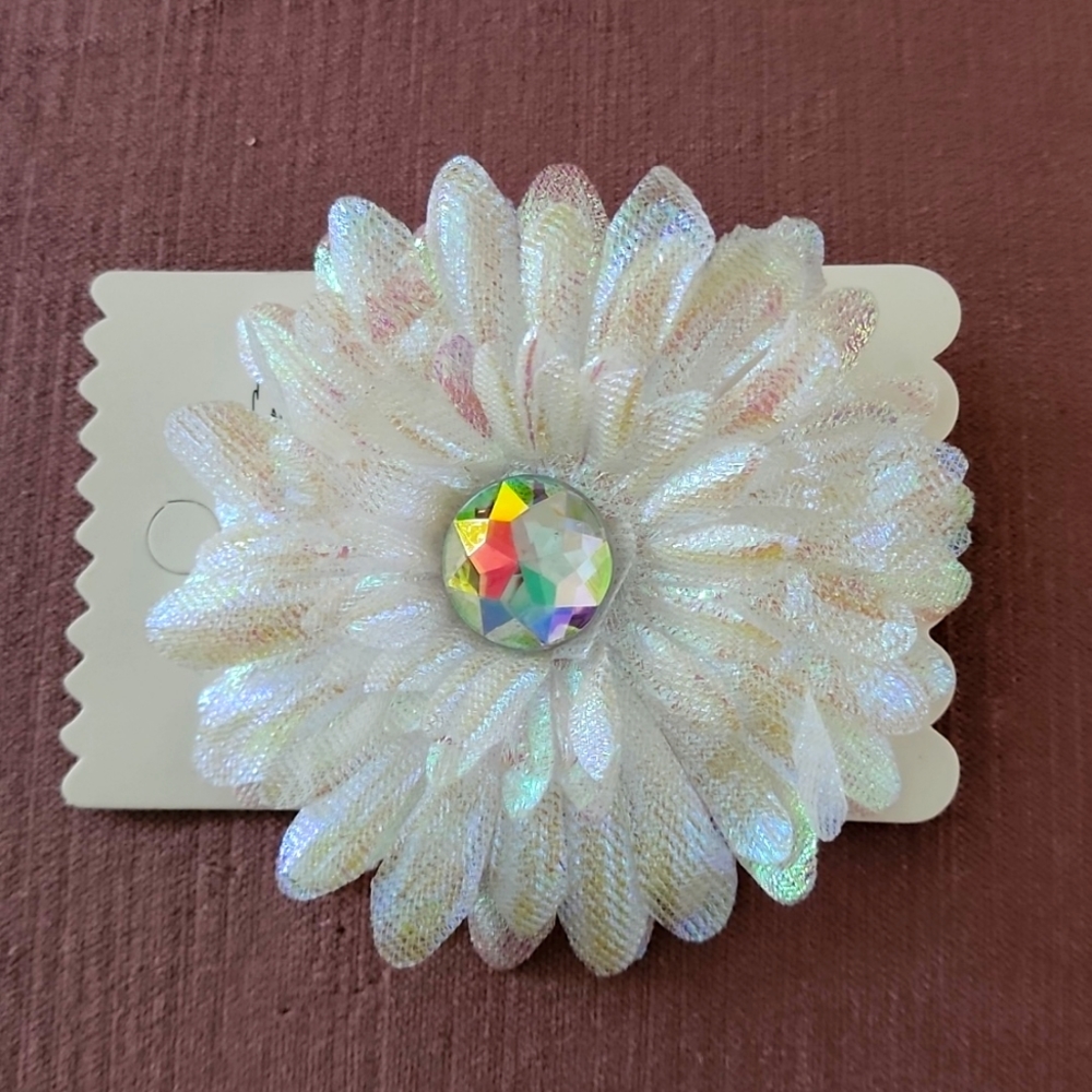 White Pearl flower Hair clip NWT